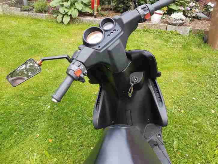 Yamaha Aerox MBK Nitro 50 Roller Scooter