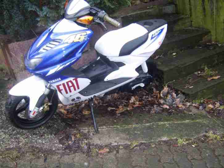 Yamaha Aerox mit Mofapapieren und Rossi - Verkleidung fahrbereit