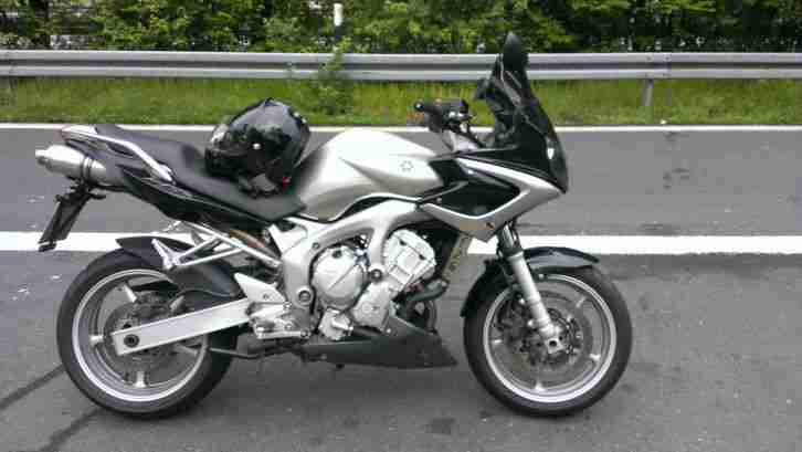 Yamaha FZ 6 Fazer mit viel Zubehör (Superbike Lenker, Leo Vince, und... und...)