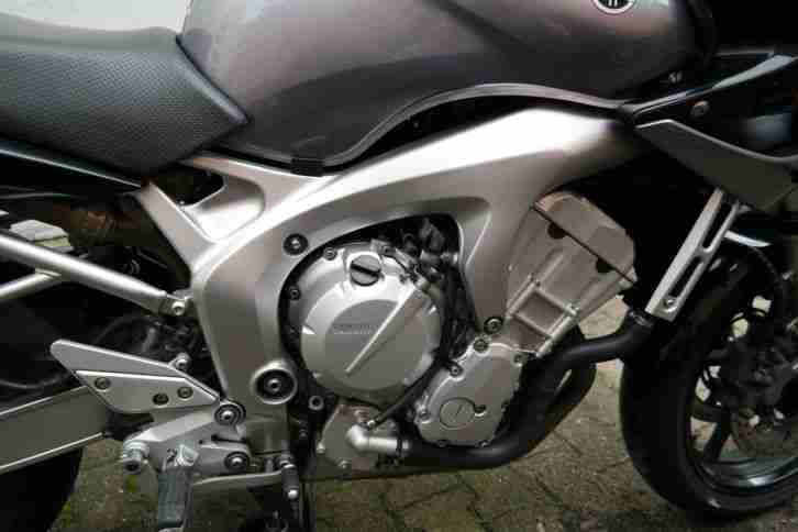 Yamaha FZ6 Fazer Sporttourer 19 tkm Garagenfahrzeug sehr gepflegt 98 PS