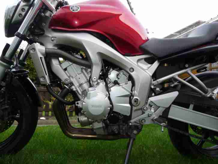 Yamaha FZ6-N FAZER RJ07 Rot 98 PS Naked-Bike Bauj. 06/2004 TÜV 08/16