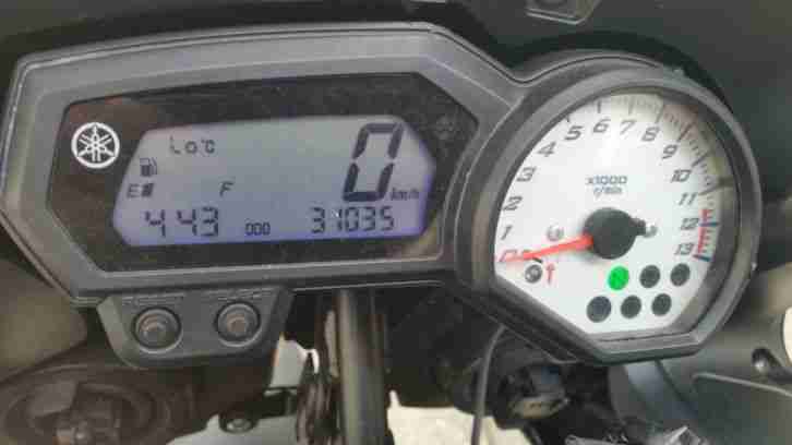 Yamaha FZ8 Fazer mit ABS,48 PS und mit viel Zubehör, BJ 10/2011