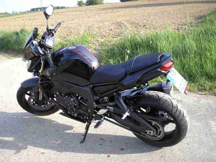 Yamaha FZ8 mit ABS und Bugspoiler, EZ: 08/2013, gepflegter Zustand