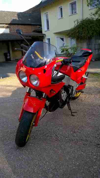 Yamaha FZR 1000