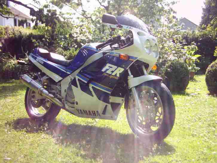 Yamaha FZR 1000 Genesis läuft