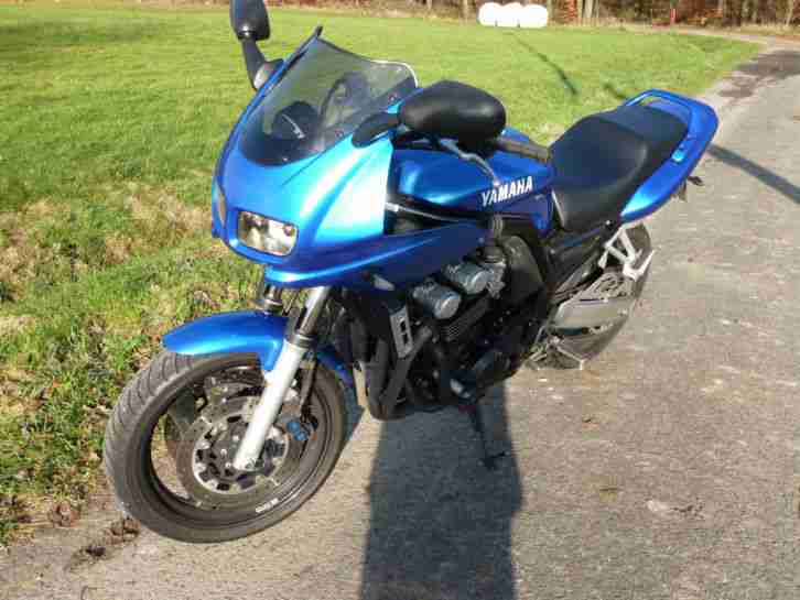 Yamaha FZS 600