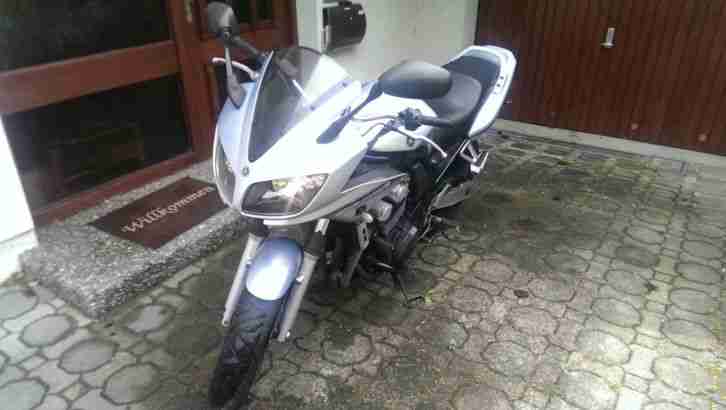 Yamaha Fazer FZS 600 RJ02