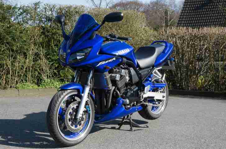 Yamaha Fazer FZS 600 blau Baujahr 2002