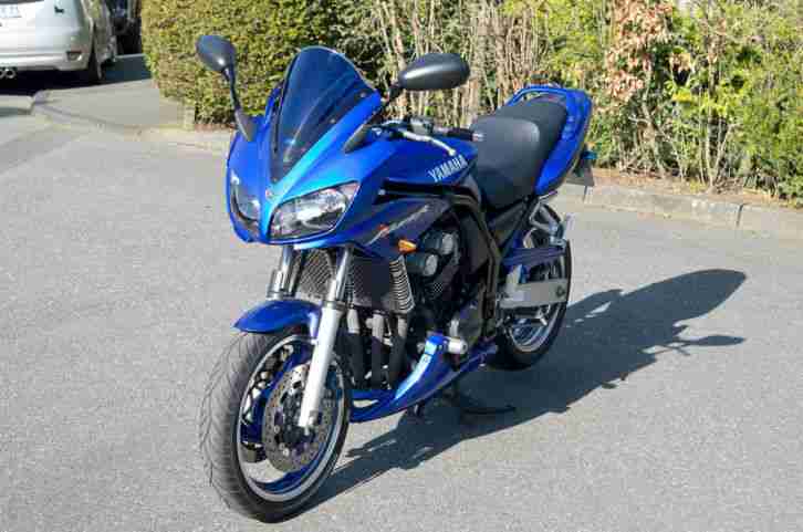 Yamaha Fazer FZS 600 blau Baujahr 2002