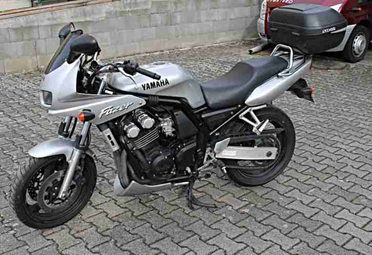 Yamaha Fazer RJ 02 BJ 2000 EZ 04.07.2000