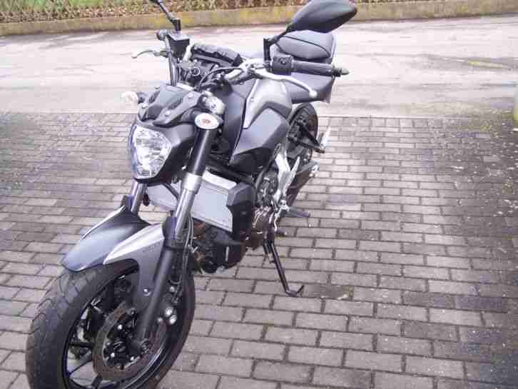 MT 07 2016 Matt Grey ABS Motorrad grau