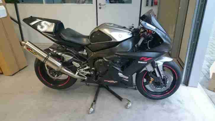 Yamaha R 1 Rennmaschine motorrad