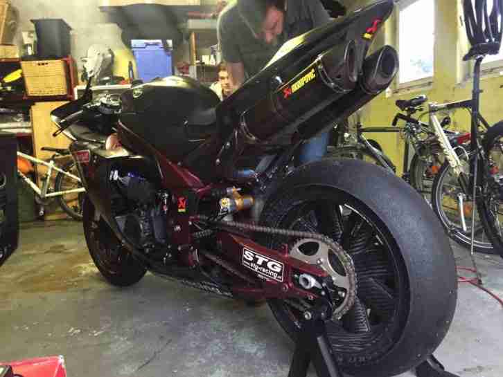 Yamaha R1 RN 22 Rennmaschine