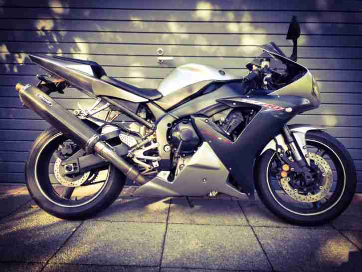 Yamaha R1 RN09 48PS Wenig KM viele Verschleißteile neu Top zustand gedrosselt
