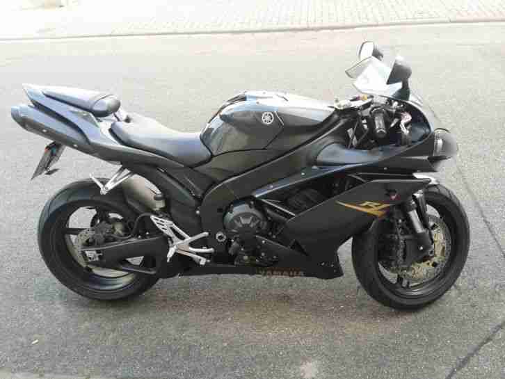 Yamaha R1 RN19 Nur 12626 KM Fahrleistung Schwarz metallic TOP ZUSTAND