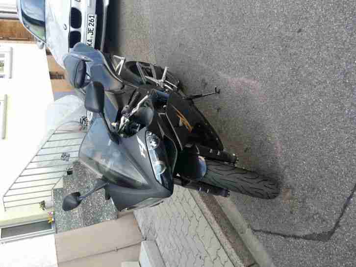Yamaha R1 RN19 Nur 12626 KM Fahrleistung Schwarz metallic TOP ZUSTAND