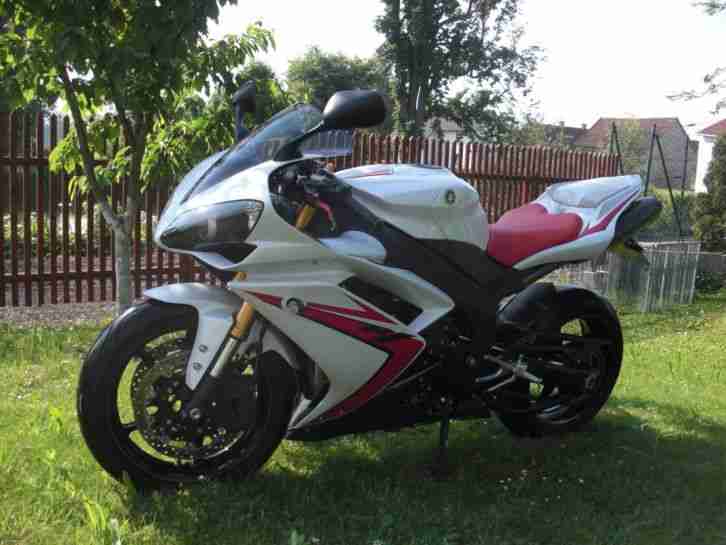 Yamaha R1 RN19 WEISS TOP ZUSTAND