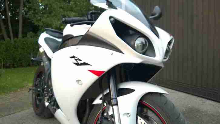 Yamaha R1 RN22