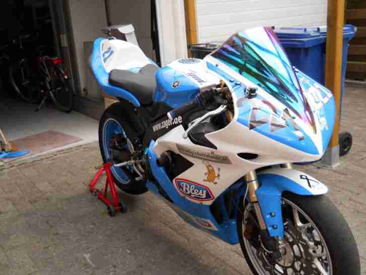 Yamaha R1, Rennstrecke