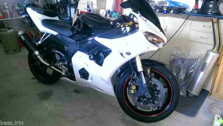 Yamaha R6 in