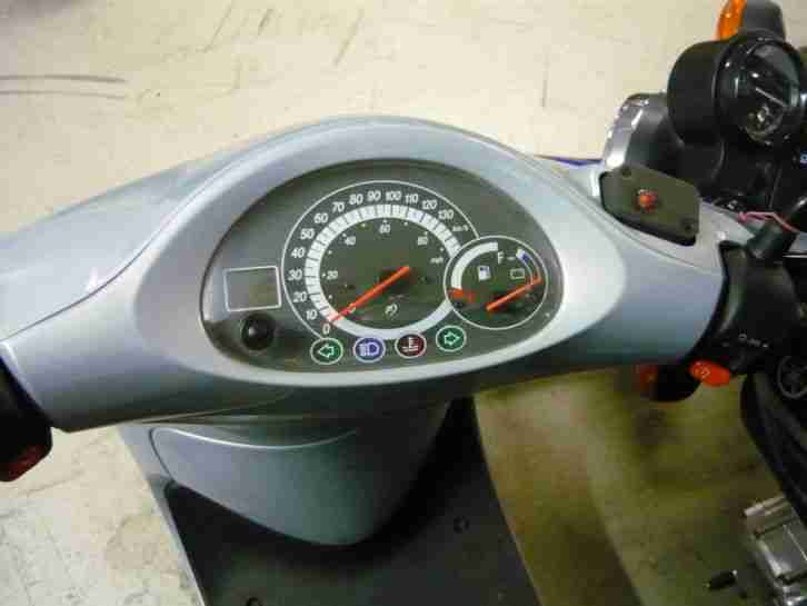 Yamaha Roller 125 SE 04 8,7 KW nur 2500 km, TÜV NEU 1 Jahr Werkstadtgarantie