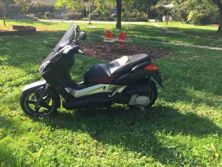 Yamaha X Max 250 Edition Roller Scooter Akrapovics