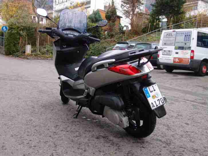 Yamaha X-Max 250 Roller