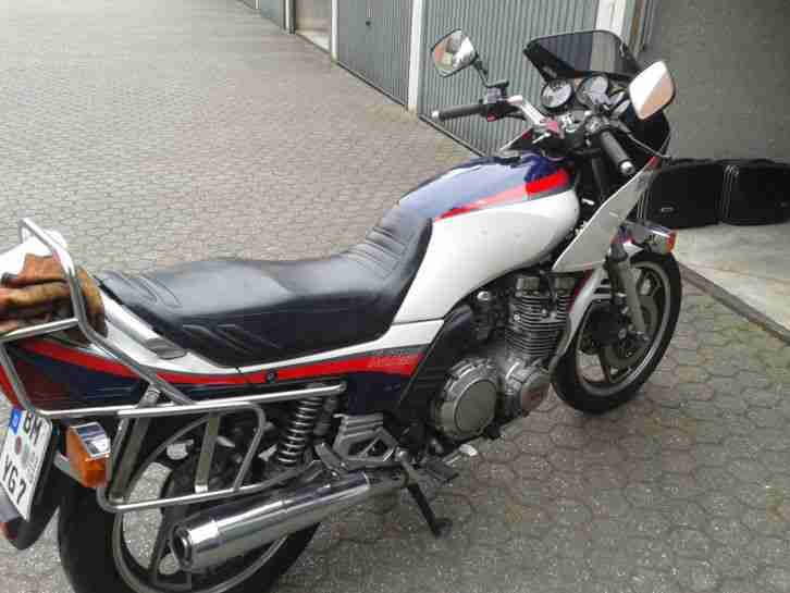 XJ750