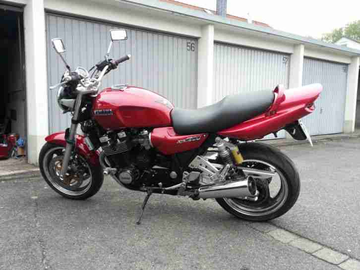 Yamaha XJR 1200