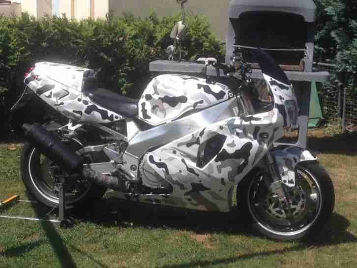 Yamaha YZF 750
