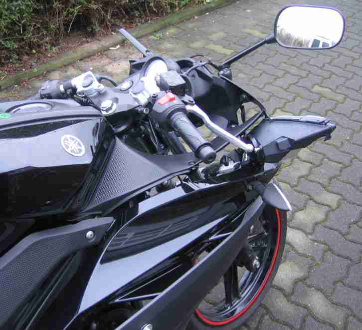 Yamaha YZF R 125 - Die YZF R wird nach einem Rutscher als Teileträger angeboten.