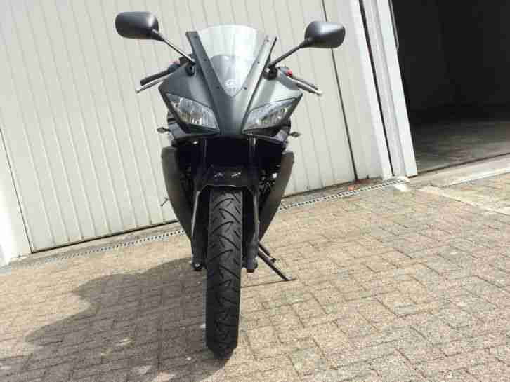 Yamaha YZF R 125 Schwarz Gold