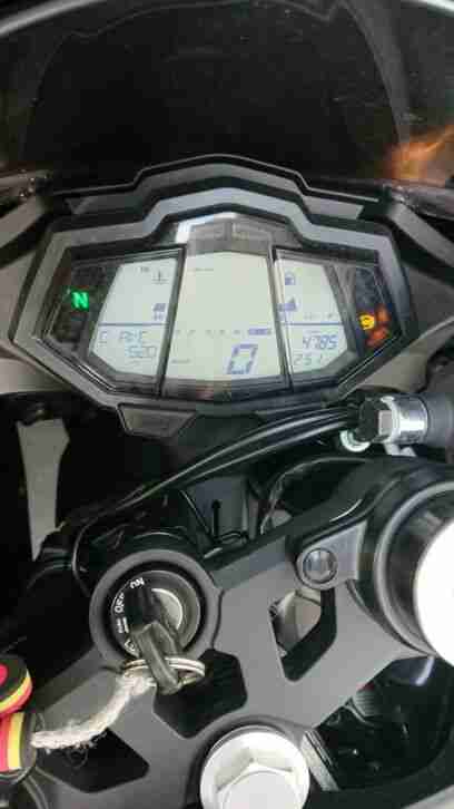 Yamaha YZF R 125 in Farbe rot