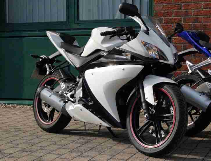 Yamaha YZF-R 125, weiß