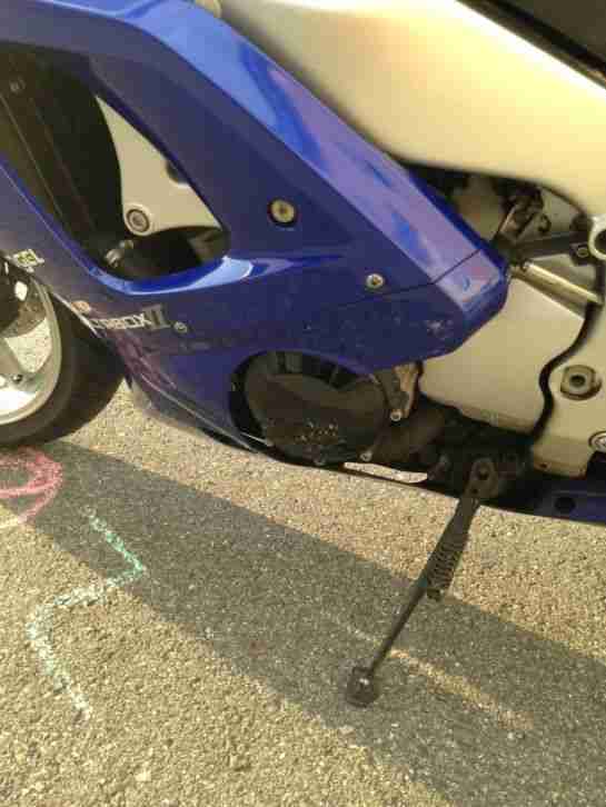 Yamaha YZF-R1 in blau