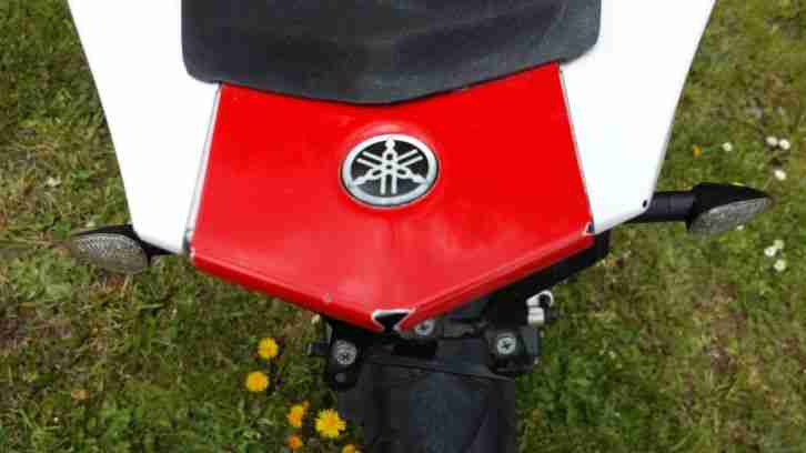 Yamaha YZF R125 inkl.ausgebauten defekten Motor und TÜV neu