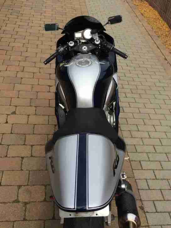 Yamaha YZF R6 120 PS Cup / Red Bull Design + Helm + Handschuhe