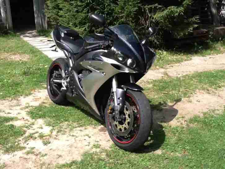 Yamaha r1 rn12