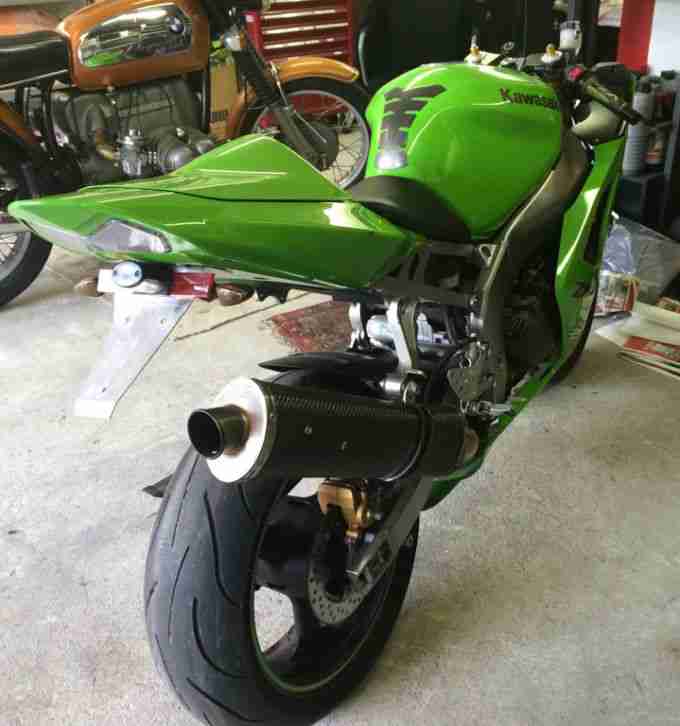 ZX6R 2004 Unfallmotorrad (rahmenriss) mit Ersatzrahmen!!