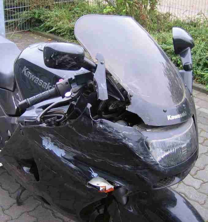 ZZR 1100 aus 2. Hand - Unfallmotorrad als Teileträger - nur 37.580 KM !