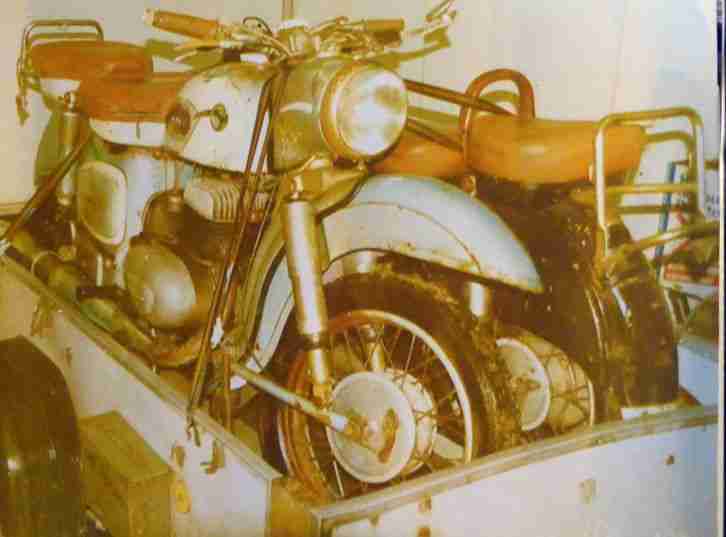 Zwei Motorräder MZ ES 250 Bj. 1960 in Teilen