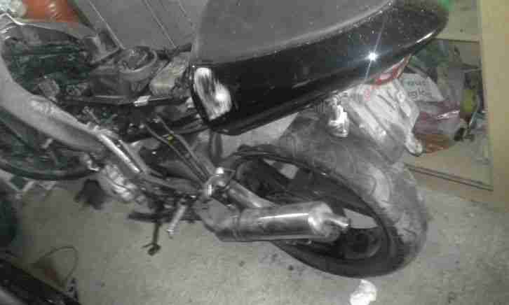 aprilia rs 125teileträger wie auf den bildern zu sehen,abermit tank und sitzbank