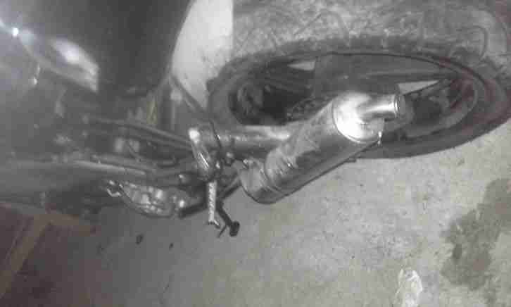 aprilia rs 125teileträger wie auf den bildern zu sehen,abermit tank und sitzbank