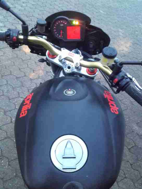 aprillia rsv 1000