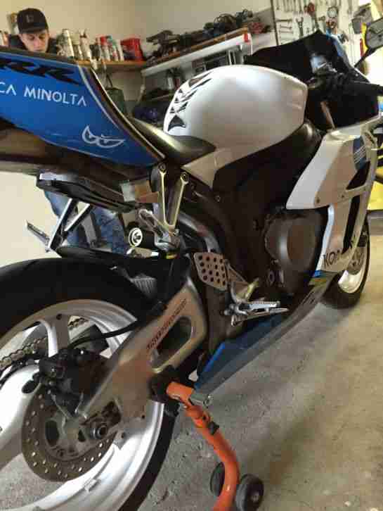 Honda sc57