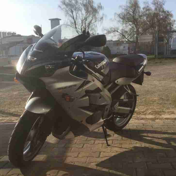 kawasaki zx6r