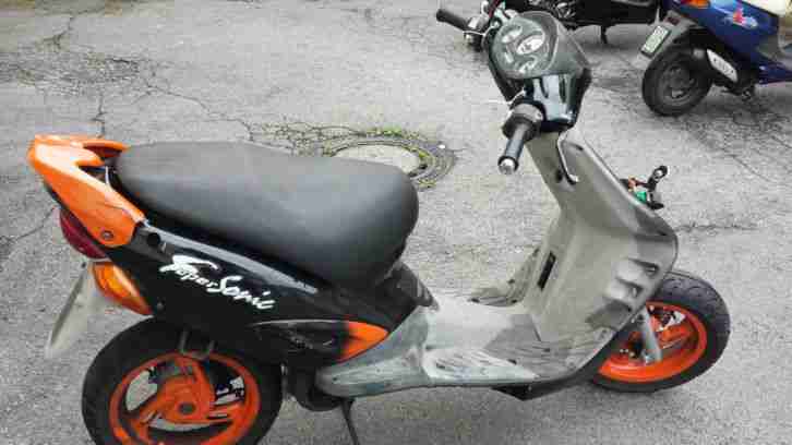 motorroller Adly schlachtfahrzeug