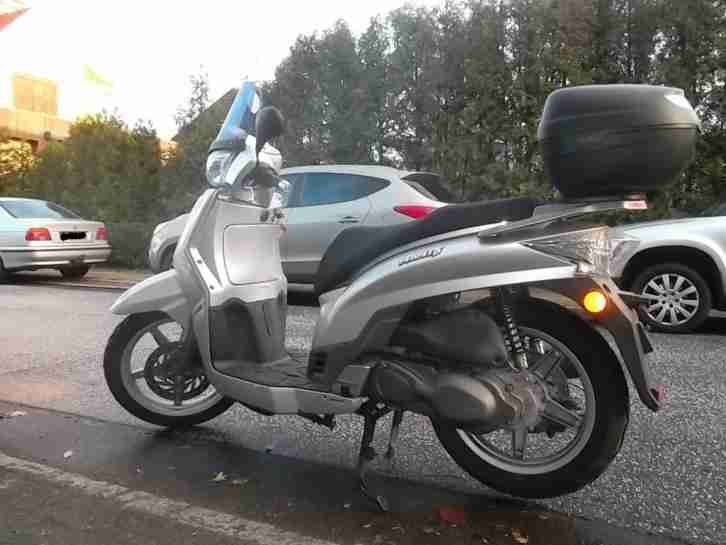 nw.Großroller Kymco People 200er Tag der ersten Zul. 5.03.2013 erst 2962 km gel.