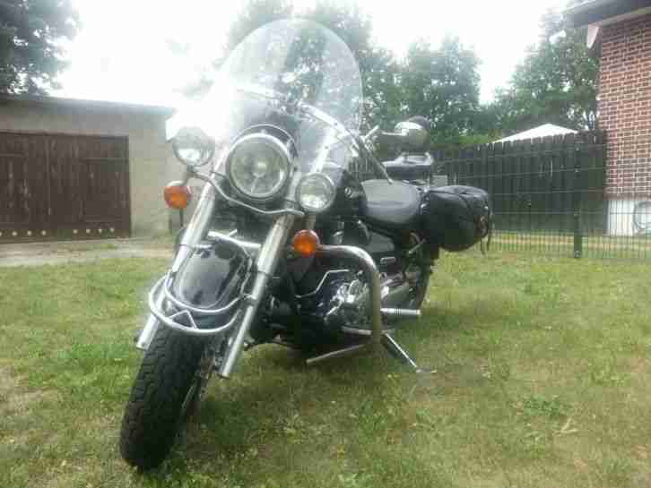 schwarze yamaha xvs 1100 classic