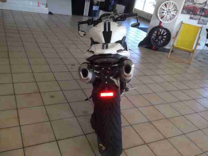 triumph speed triple 1050